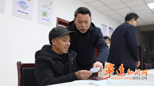 宁远：便民卡服务卡让农村转移人口“进城有保障、扎根更安心”2_副本500.jpg