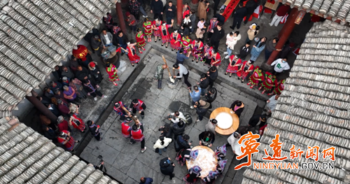 宁远：糯香四溢年味浓 古村同心打粑粑_副本500.png