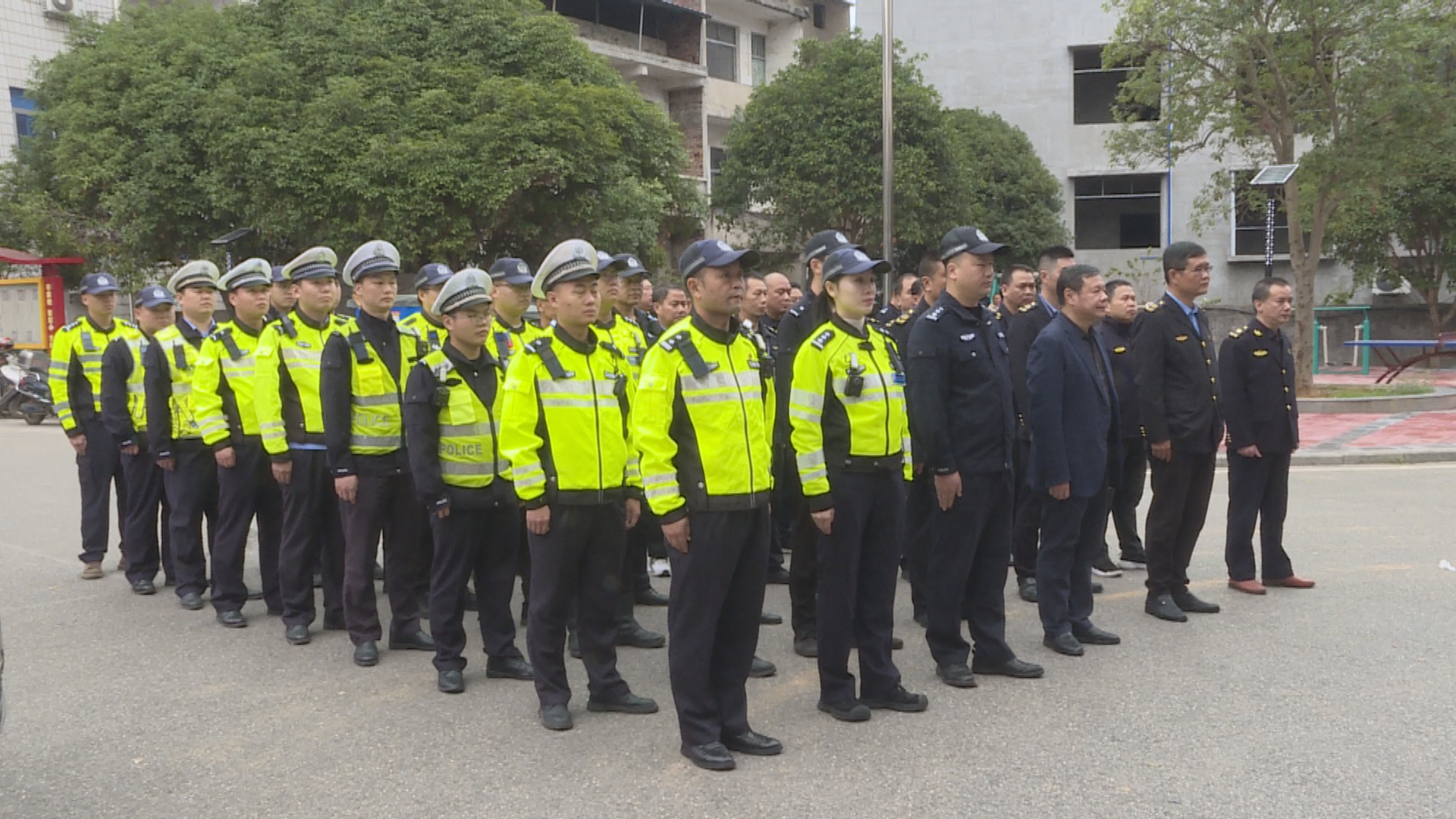 交通-1.bmp 交通-1.bmp