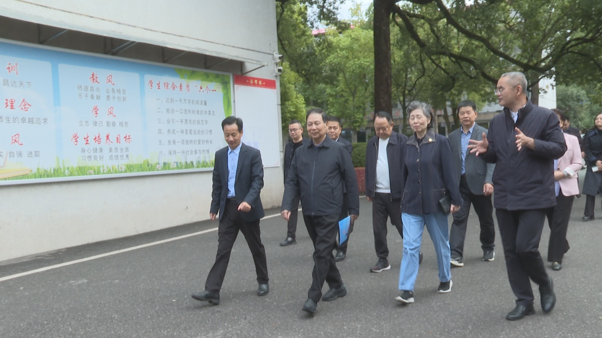 杨泰波-1.bmp 杨泰波-1.bmp