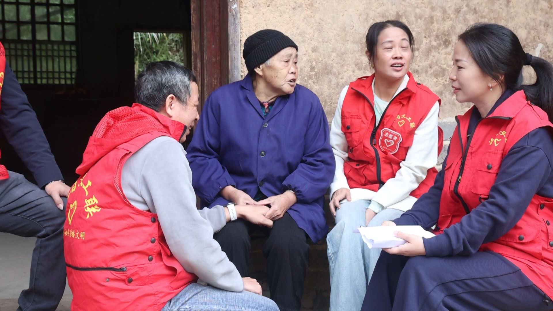 义工联慰问-2.jpg 义工联慰问-2.jpg