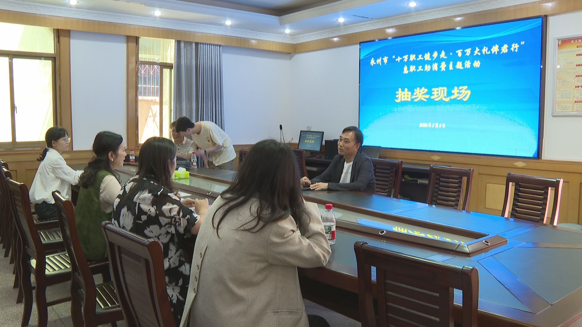 职工健步走-1.jpg 职工健步走-1.jpg