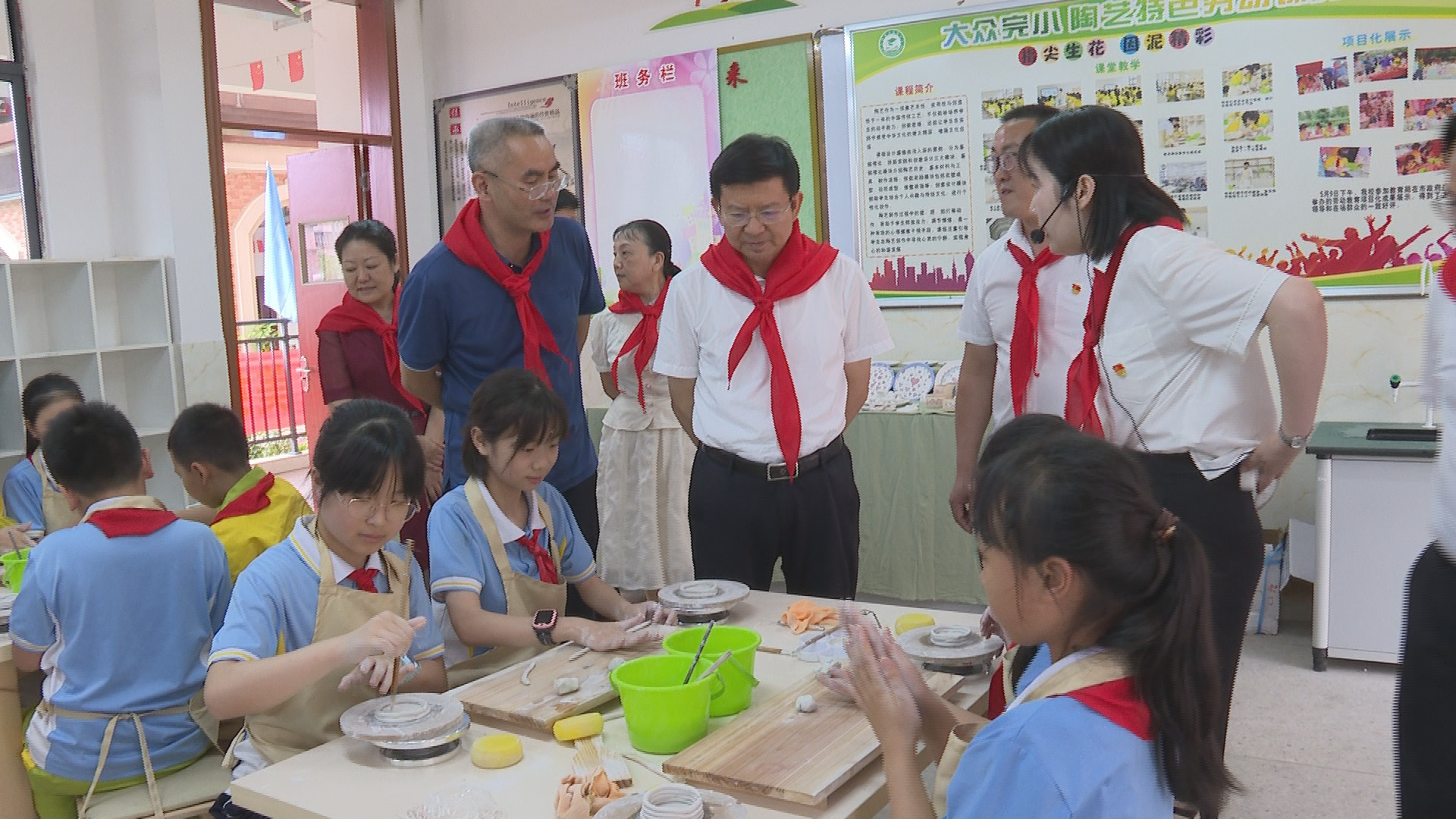 蒋良铁六一慰问-2.bmp 蒋良铁六一慰问-2.bmp