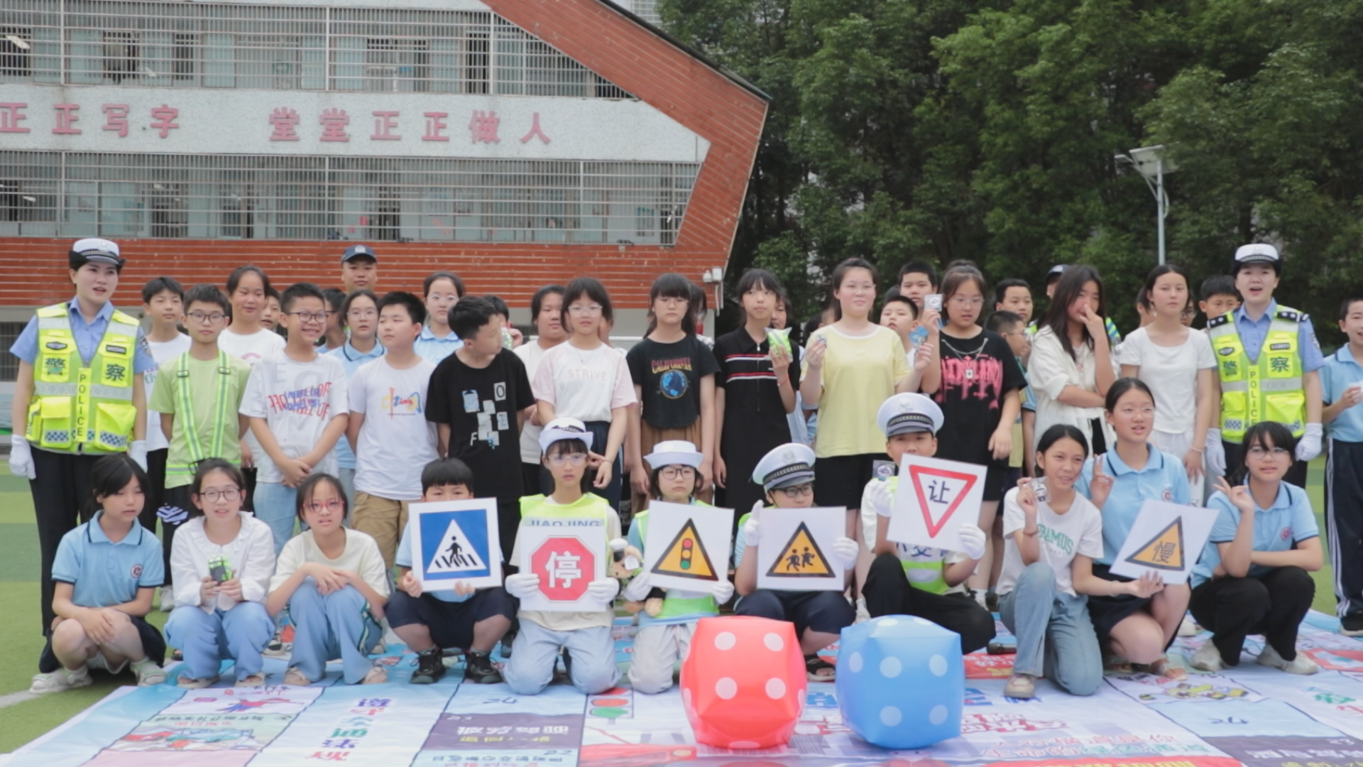 交警进校园-2.bmp 交警进校园-2.bmp