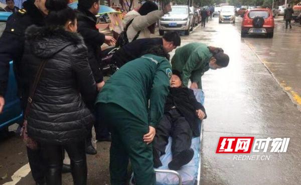 新田城管爱心接力传递正能量