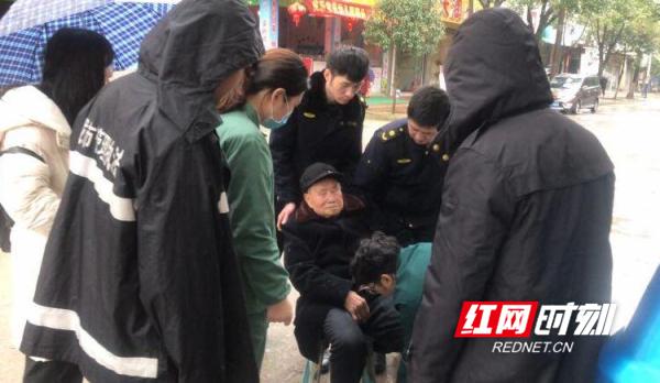 新田城管爱心接力传递正能量