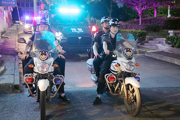 民警夜间巡逻。.jpg 民警夜间巡逻。.jpg