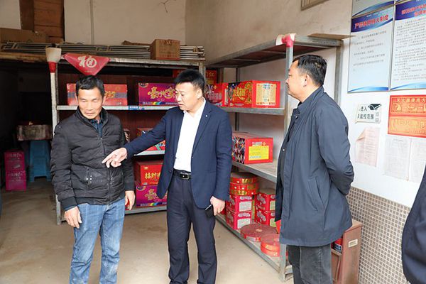 检查烟花爆竹销售店。_副本.jpg 检查烟花爆竹销售店。_副本.jpg