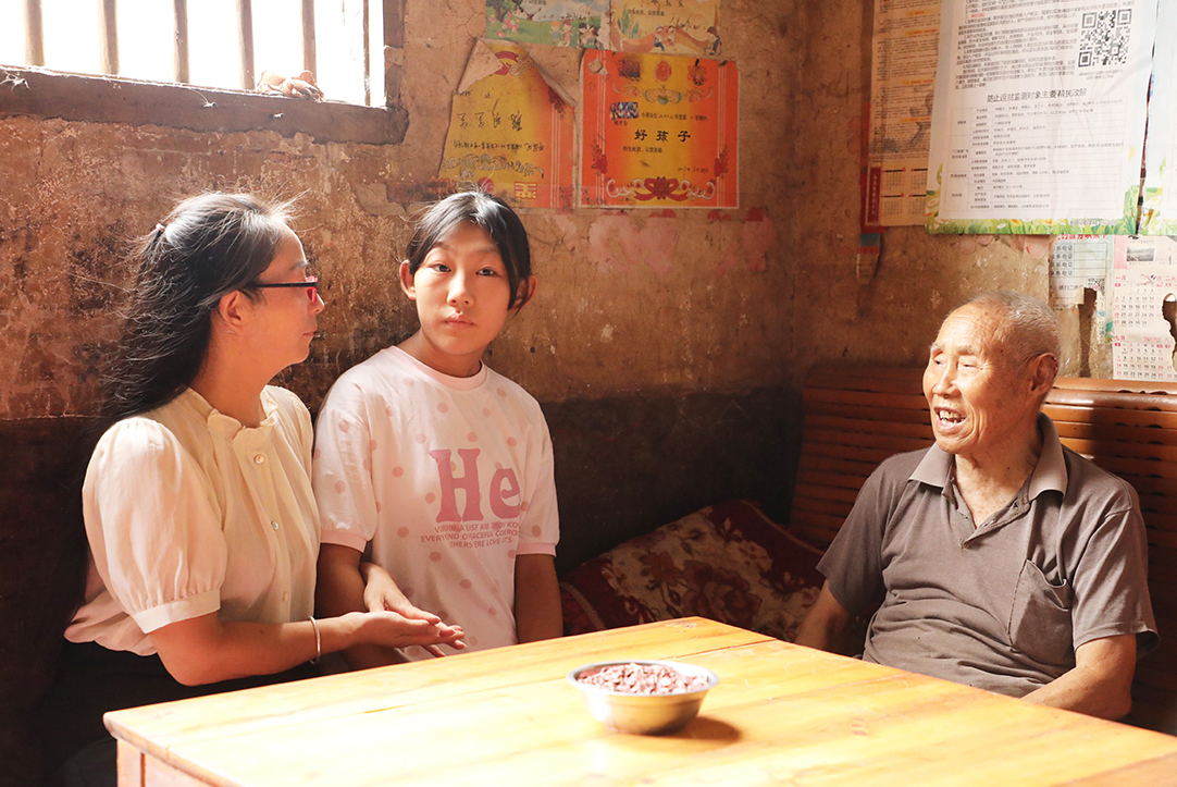 周菊1.jpg 周菊1.jpg